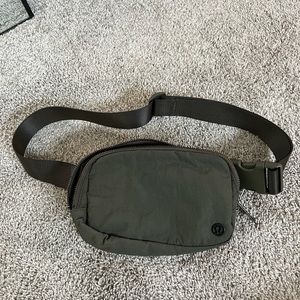 LULULEMON everywhere belt bag